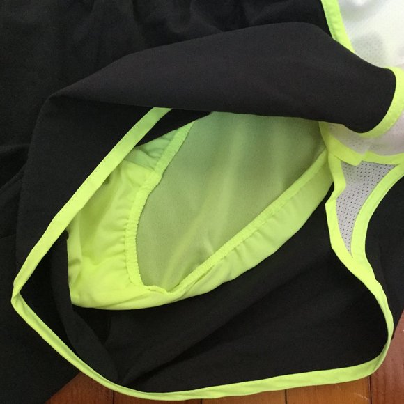 Old Navy Active Run Shorts - Picture 3 of 9